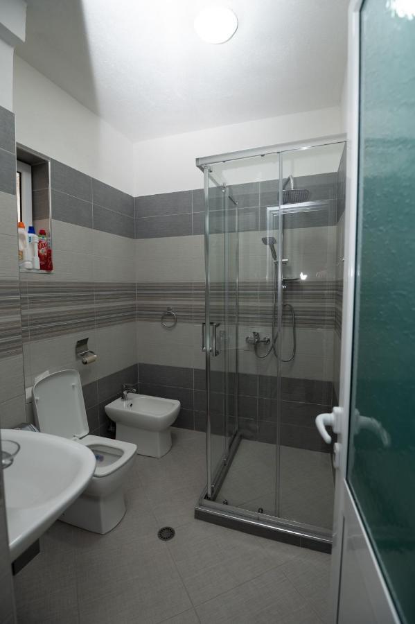 Elton'S Home Pogradec Exterior foto